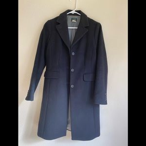 Classic winter coat in a greatly used condition and it’s been dry cleaned.